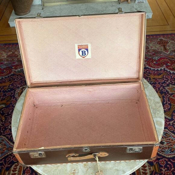 Vintage Hand Painted “Teddy Bear Collector” Large Suitcase - Picture 13 of 15